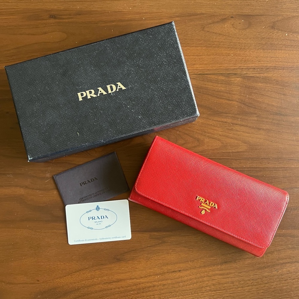 Authentic Prada Large Saffiano Wallet Great Condition